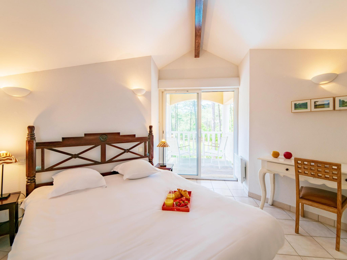 Bedroom 5, Superior Villa Escape in Lacanau, Gironde