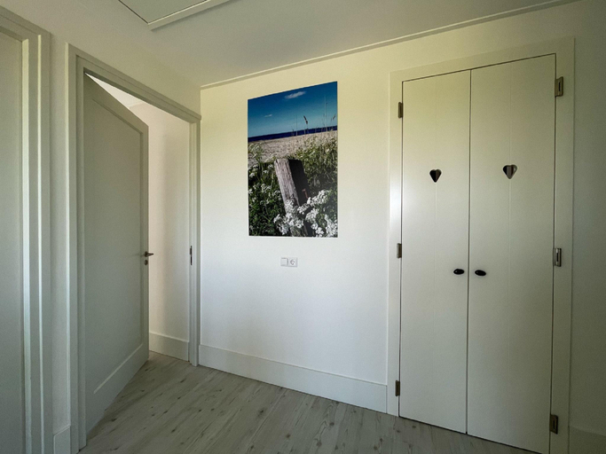 Others 5, Villa by the Water with Sauna and Terrace, Lemsterland