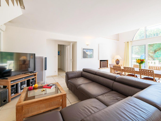 Interior view, Luxury Golf & Ocean Villa Escape, Gironde