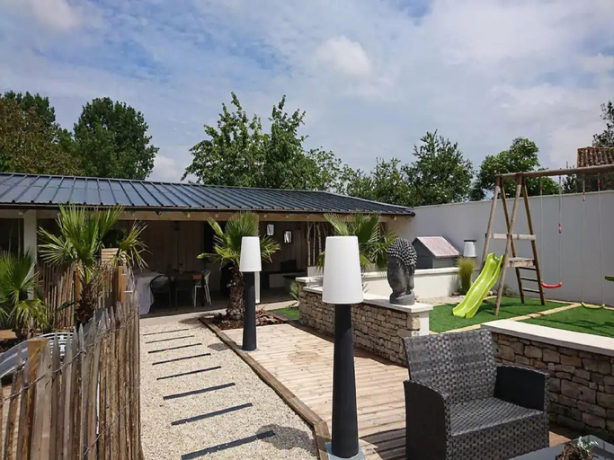 Exterior view 4, Villa in Nuaillé-d'Aunis with Private Pool, Charente-Maritime