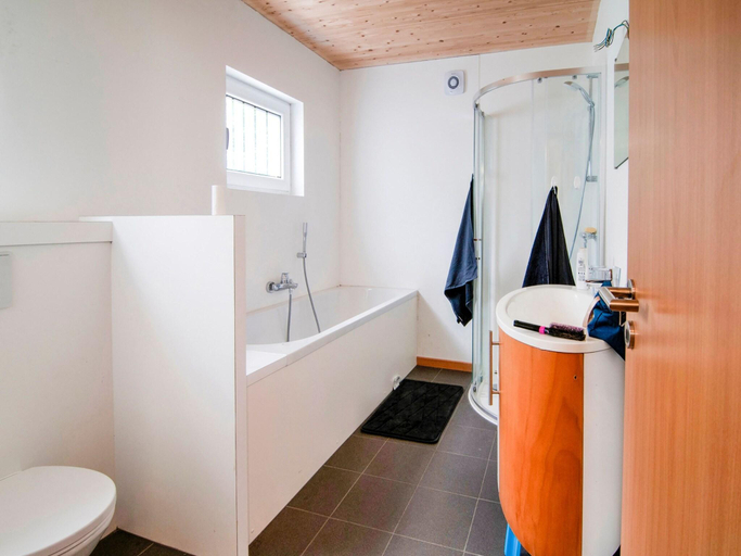 Bathroom, Halfway between near Nature Park, Liège