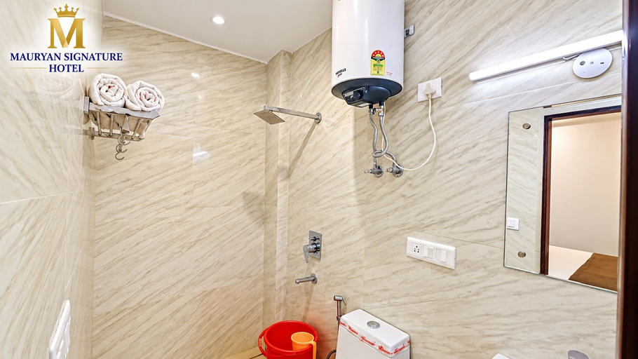 Bathroom 4, Mauryan Signature hotel Near Yashobhoomi, Delhi