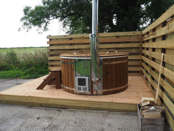 Others 4, Chalet with Hot Tub, Suwald, Tytsjerksteradiel