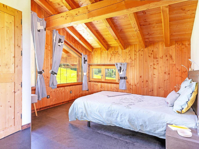 Bedroom 5, Chalet in Moulin with Sauna & Stunning Views, Savoie