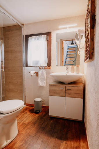 Bathroom 3, Casa Camino, Torino