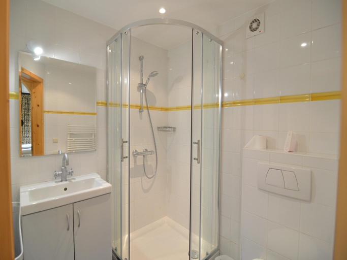 Bathroom, Scenic Villa near Lake View, Liège