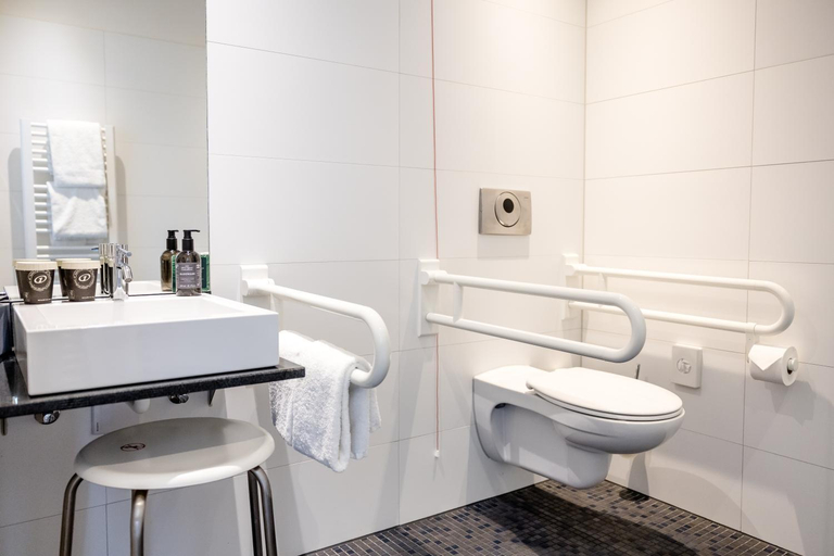 Bathroom 3, Motel One Essen, Essen