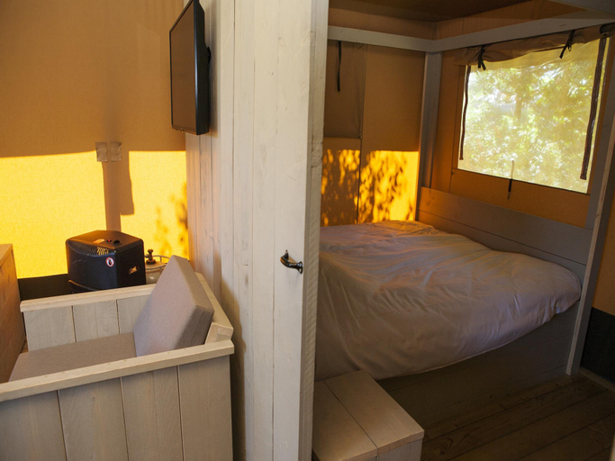 Bedroom 2, Safari Tent in Nature with Private Facilities, Barneveld