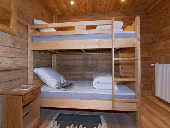 Bedroom 2, Chalet in Alpe d'Huez with Sauna & Hot Tub, Isère