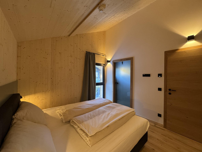 Bedroom 2, Superior Chalet with Sauna & Hot Tub, Murau