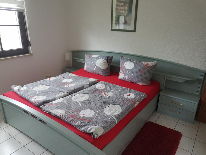 Bedroom 3, Gruppenunterkunft mit Pool in Ballenstedt, Harz