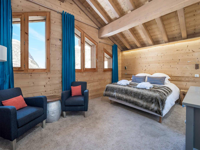 Bedroom 3, Chalet in Val d'Isère with Alpine Views, Savoie