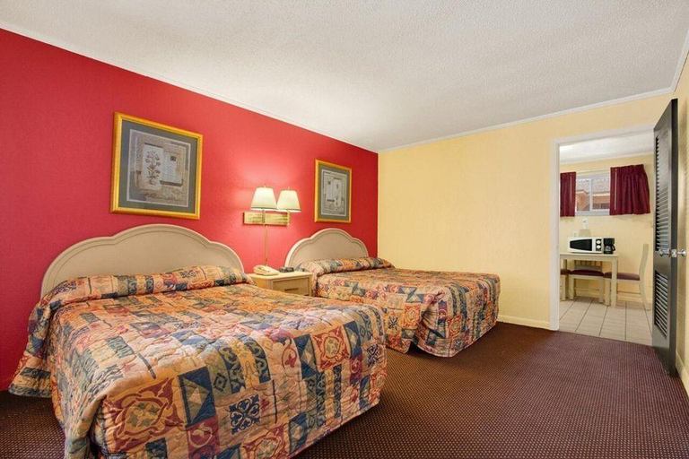 Bedroom 3, Royal Palace Inn and Suites Myrtle Beach Ocean Blvd, Horry