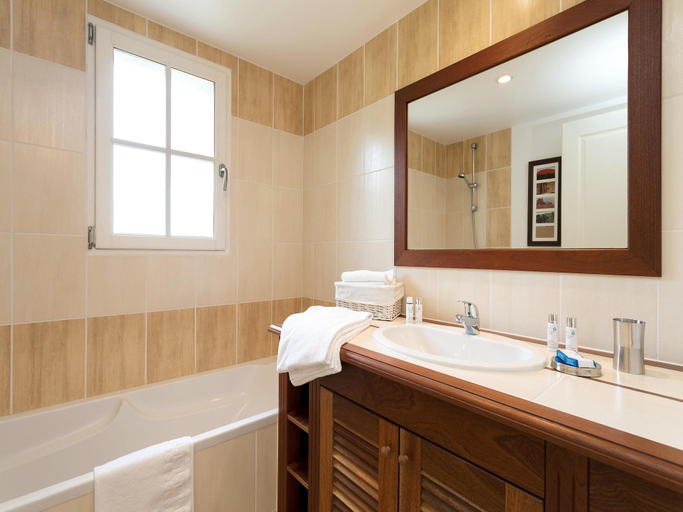 Bathroom 3, Spacious villa with private swimming pool, Vendée