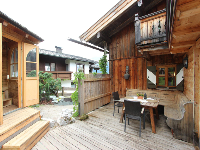 Others 5, Chalet in St Johann on Ski Slopes, Kitzbühel