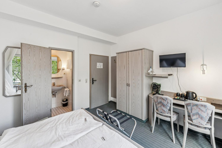 Bedroom 3, NEU Apart-Hotel Kraut 24-7 Check In Nahe Messe-Airport, Esslingen