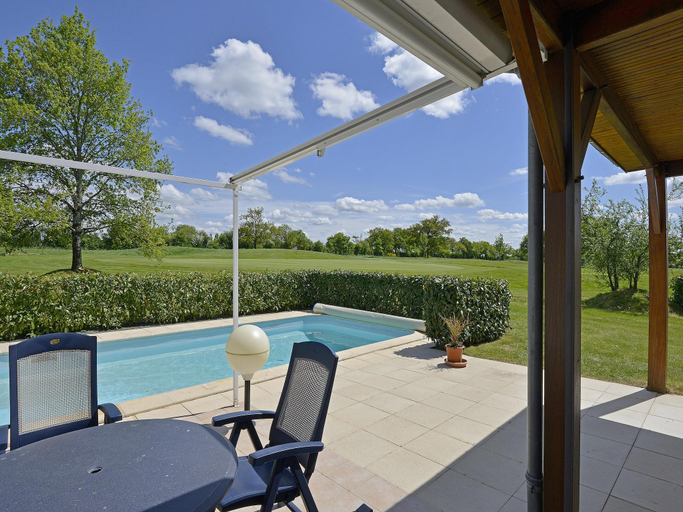 Sport & Beauty 5, Villa in France with Private Pool, Deux-Sèvres