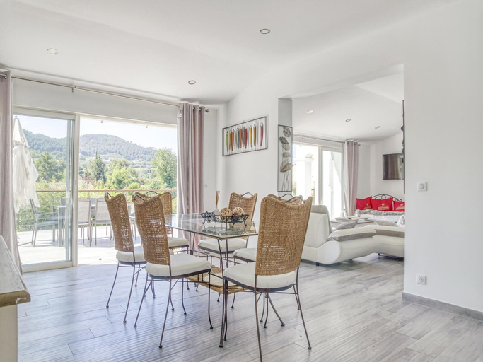 Restaurant 2, Villa in La Cadière-d'Azur with Private Pool, Var