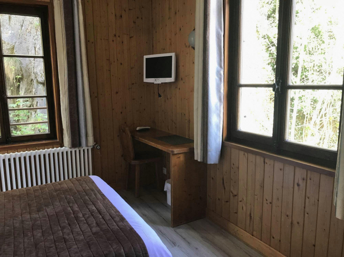 Bedroom 3, Hotel des Lacs, Haute-Savoie