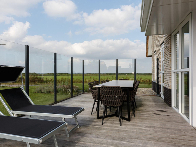 Others 4, Villa by the Water with Sauna and Terrace, Lemsterland