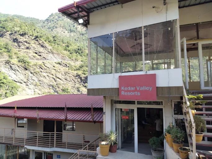 Exterior & Views