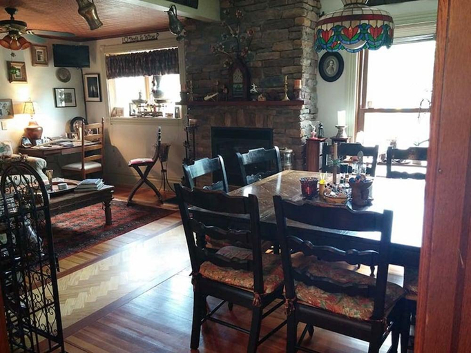 Food & Drinks 5, Oasis Bed and Breakfast, Erie