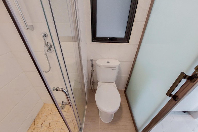 Bathroom, Comfort 2BR at Sky House BSD Apartment, Tangerang Selatan