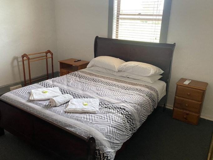 Bedroom 2, Tattersall's Hotel Blayney, Blayney