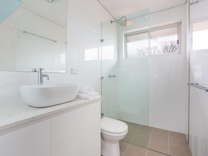 Bathroom, MadeComfy Trendy Apartment on Dee Why Beach, Sydney
