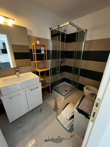 Room 3, Beach 2 min AC 4 Guests Train 50 m, Alpes-Maritimes