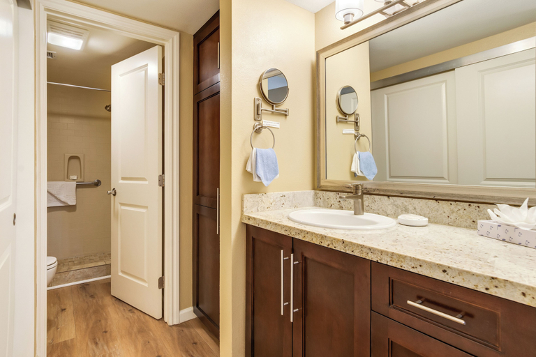 Bathroom 4, The Oasis, Riverside