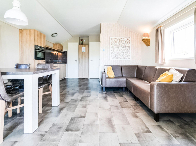 Others 2, Glamping with Veranda Over Water, Noordoostpolder