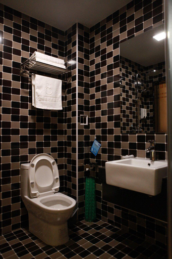 Bathroom, Jinpngguo Fashion Hotel, Mudanjiang