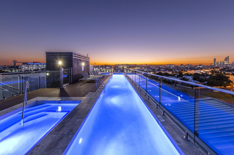 Sport & Beauty 3, Oaks Brisbane Woolloongabba Suites, Brisbane