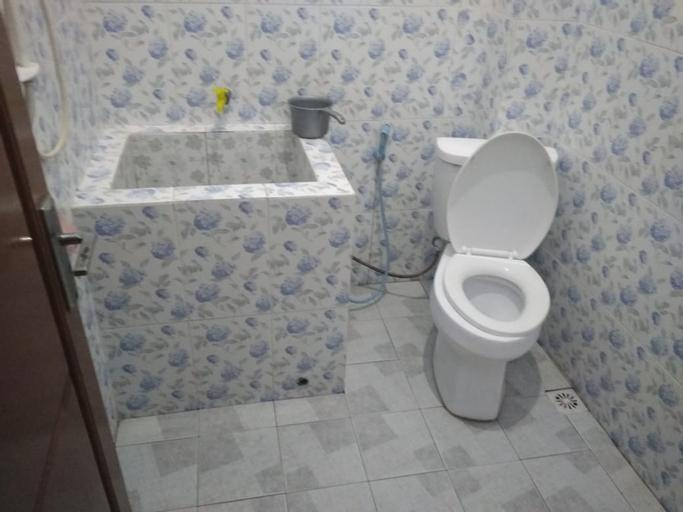 Bathroom 2, Hotel Diana, West Kotawaringin