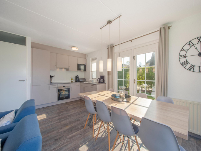 Food & Drinks 4, Villa near North Sea Beach in De Banjaard, Noord-Beveland