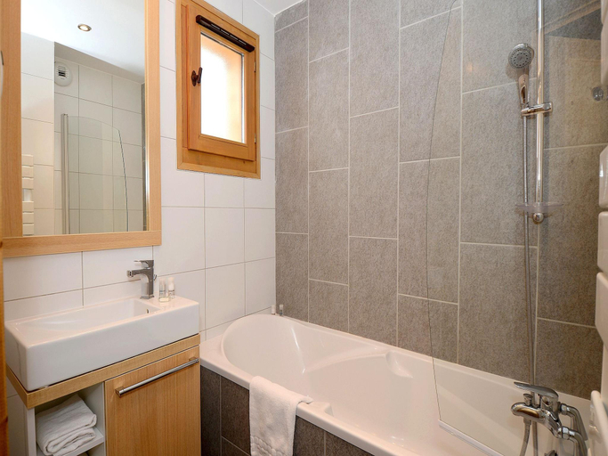 Bathroom, Mountain Chalet w/ Terrace, Haute-Savoie