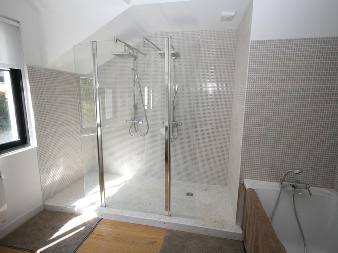 Bathroom 3, Luxurious Villa in Pont-Aven with Private Pool, Finistère