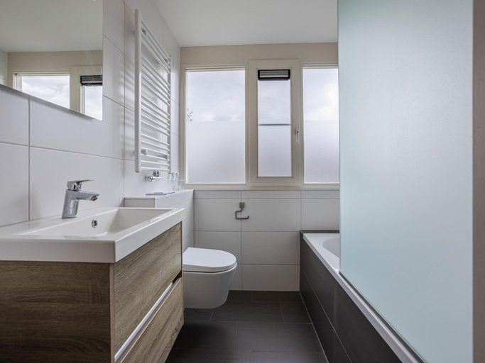 Bathroom 3, Lakeside Villa Near Sneekermeer, Skarsterlân