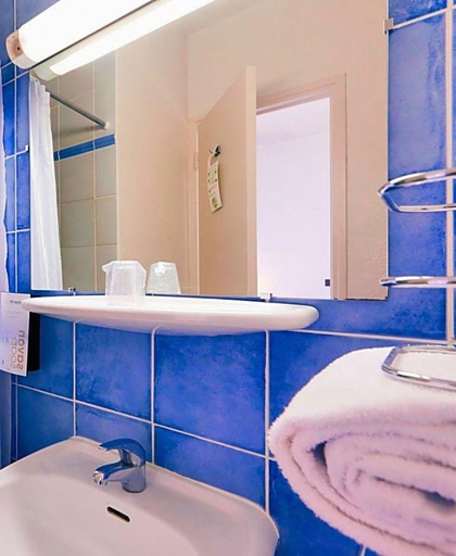 Bathroom 3, Campanile NATURE - Le Bourget Gonesse, Val-d'Oise