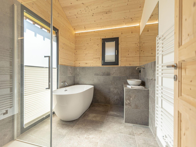 Bathroom, Superior chalet withsauna & hottub, Murau
