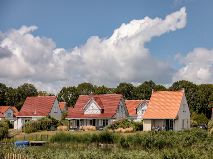 Others 4, Villa near North Sea Beach with Sauna, Sluis