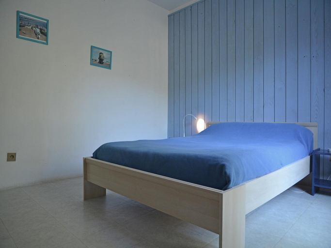 Bedroom 2, Villa in Le Boulou with Scenic Hilltop Views, Pyrénées-Orientales