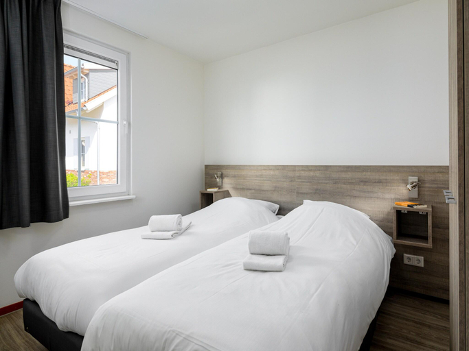 Bedroom 2, Villa in Arcen with Free Thermal Bath Access, Arcen en Velden