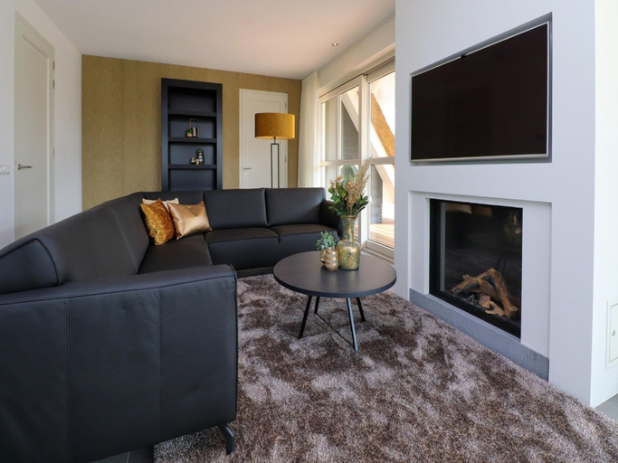 Others 3, Villa by the Water with Sauna and Terrace, Lemsterland
