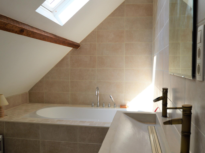 Bathroom 3, Relaxing Villa in Namur with Fenced Garden, Namur