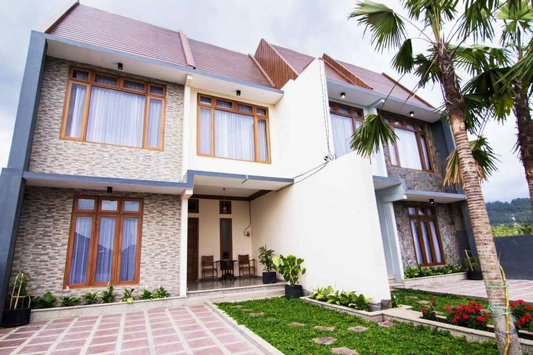 Exterior & Views, Vila Sawo Kecik Syariah, Malang