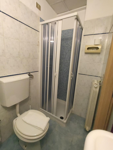 Bathroom 4, Hotel Sorriso, Imperia