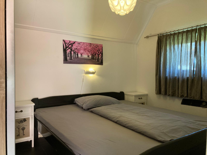 Bedroom 2, Modern Holiday home at a typical dutch canal, close to the Lauwersmeer, Dongeradeel