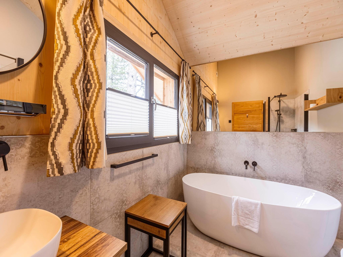 Bathroom, Lavish chalet with sauna & hot tub, Murau